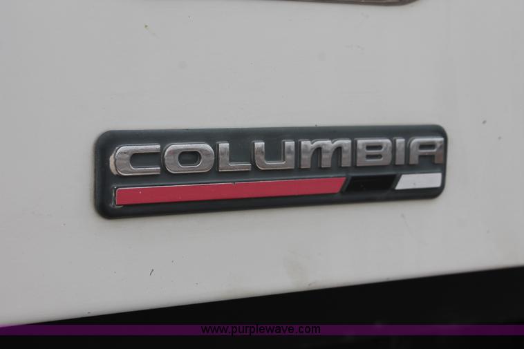 image for item H8361 2004 Freightliner Columbia CL120 semi truck