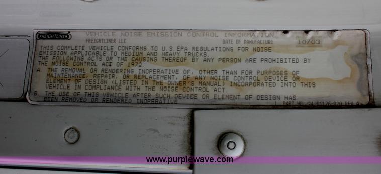 image for item H8361 2004 Freightliner Columbia CL120 semi truck