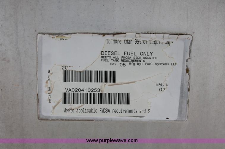 image for item H8366 2005 Volvo VNL semi truck