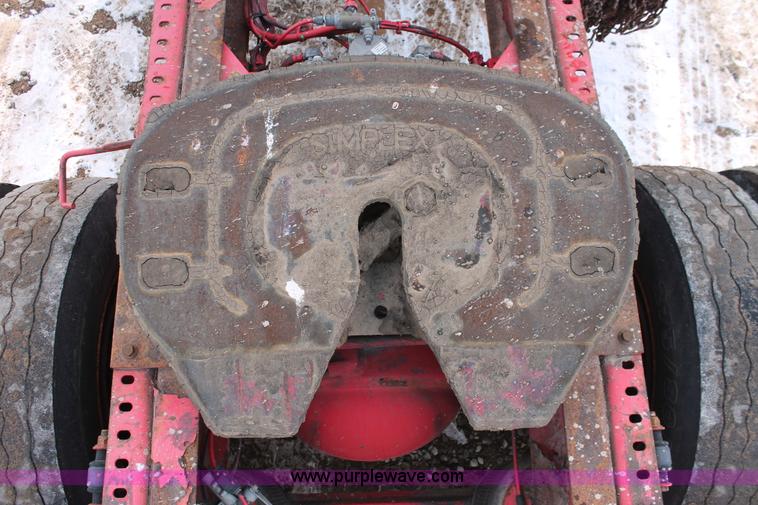 image for item H8366 2005 Volvo VNL semi truck