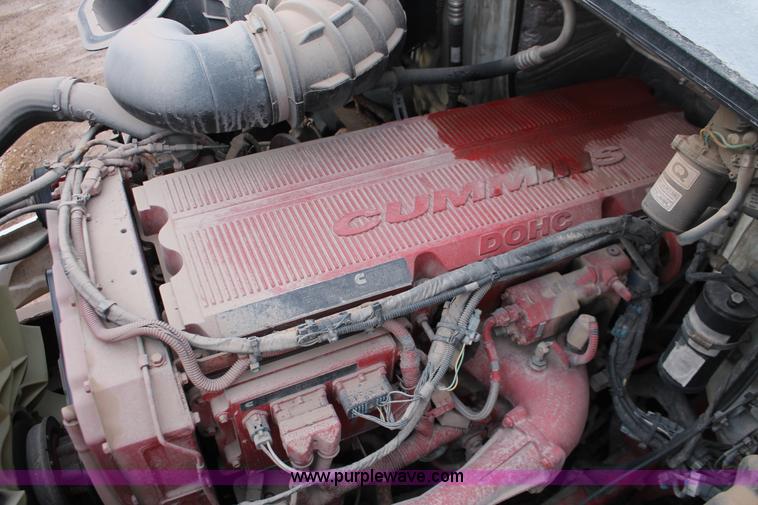 image for item H8367 2006 Volvo VNL semi truck