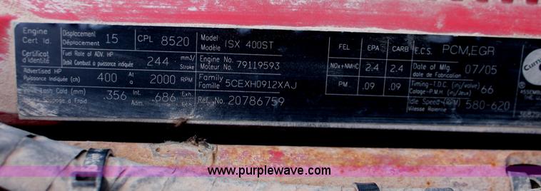 image for item H8367 2006 Volvo VNL semi truck