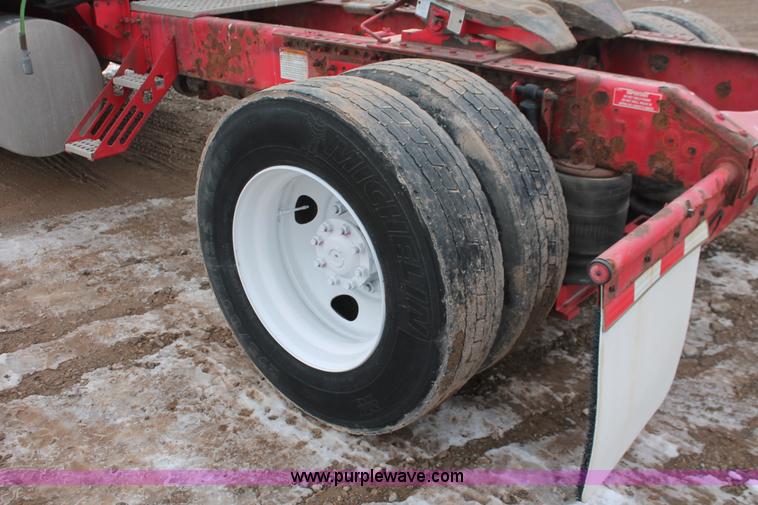 image for item H8367 2006 Volvo VNL semi truck