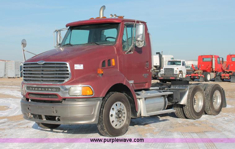 image for item H8373 2005 Sterling AT9500 semi truck