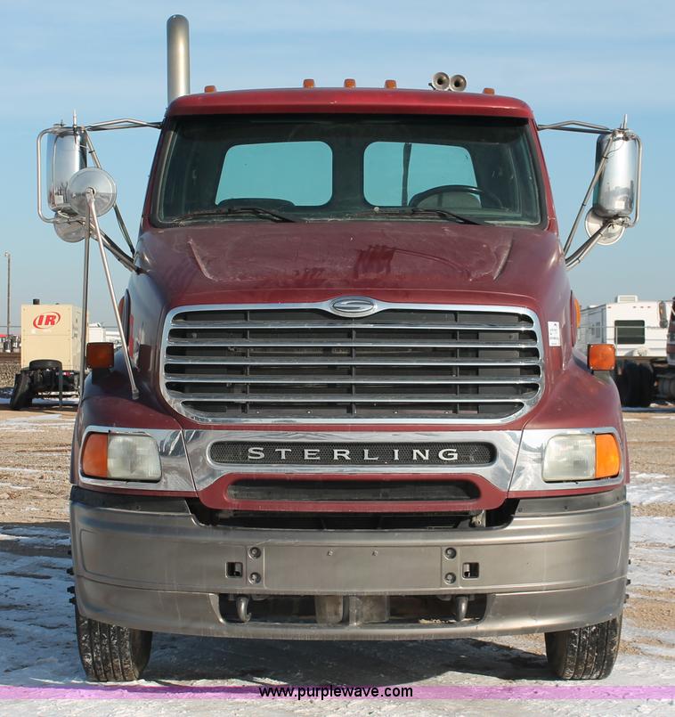 image for item H8373 2005 Sterling AT9500 semi truck