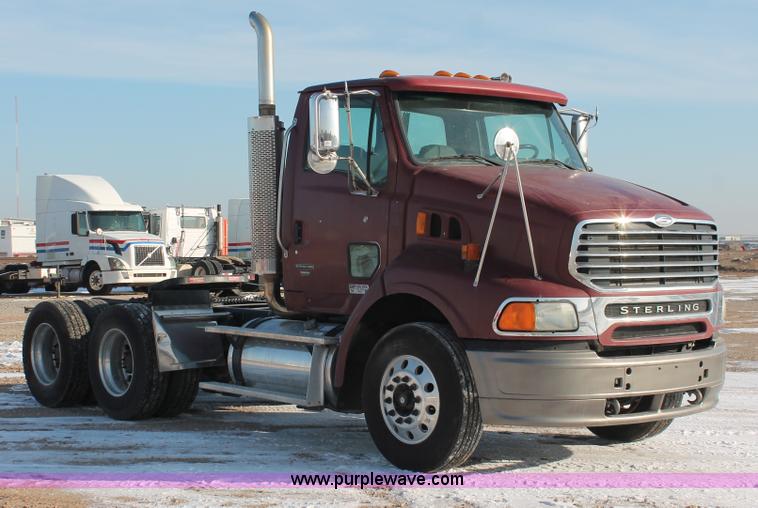 image for item H8373 2005 Sterling AT9500 semi truck