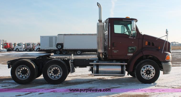 image for item H8373 2005 Sterling AT9500 semi truck