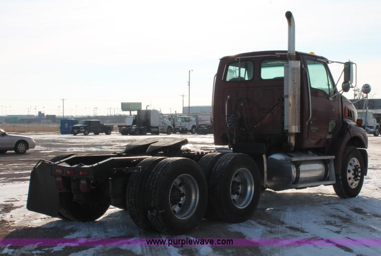 image for item H8373 2005 Sterling AT9500 semi truck