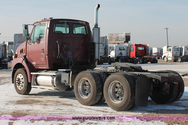 image for item H8373 2005 Sterling AT9500 semi truck