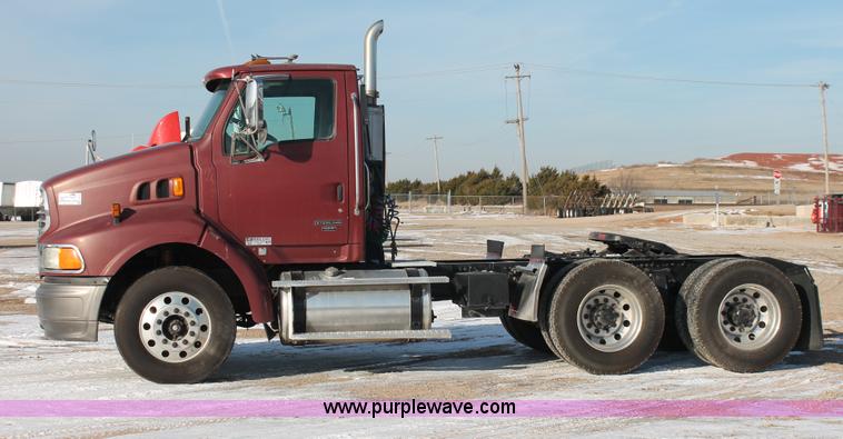 image for item H8373 2005 Sterling AT9500 semi truck
