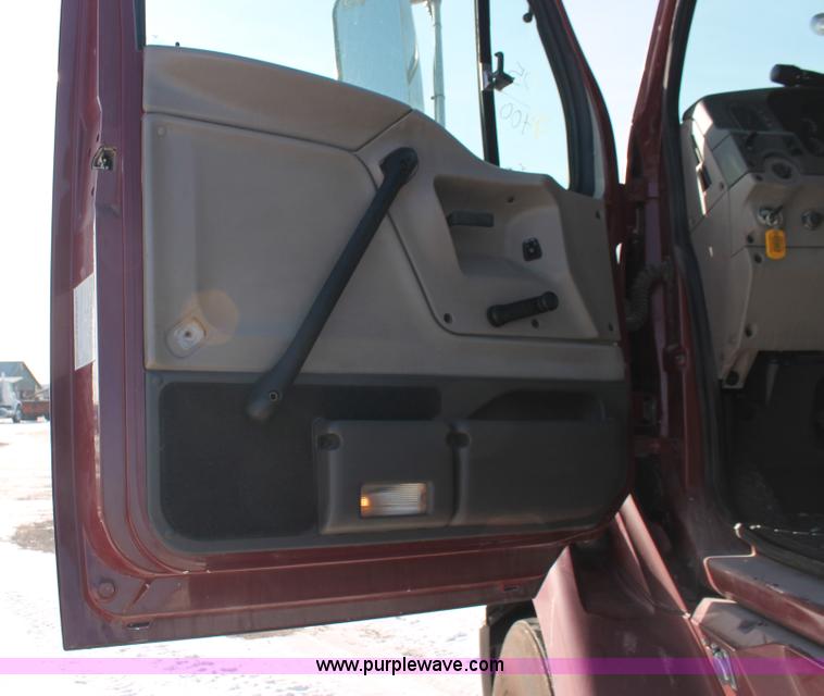 image for item H8373 2005 Sterling AT9500 semi truck