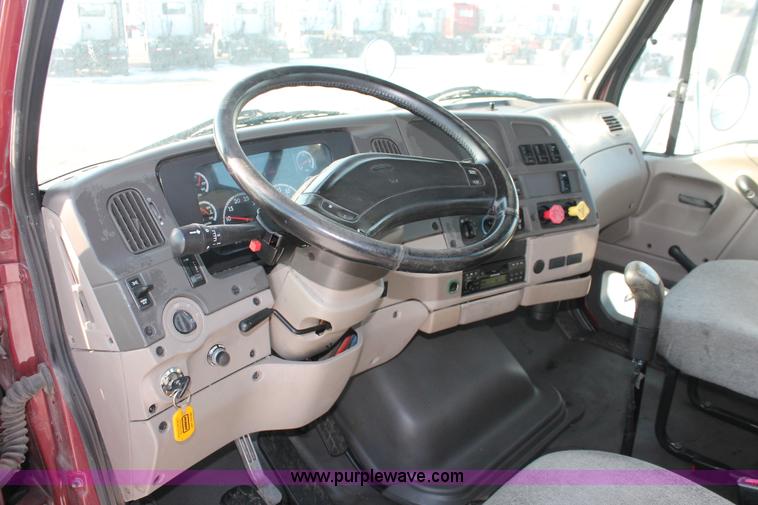 image for item H8373 2005 Sterling AT9500 semi truck