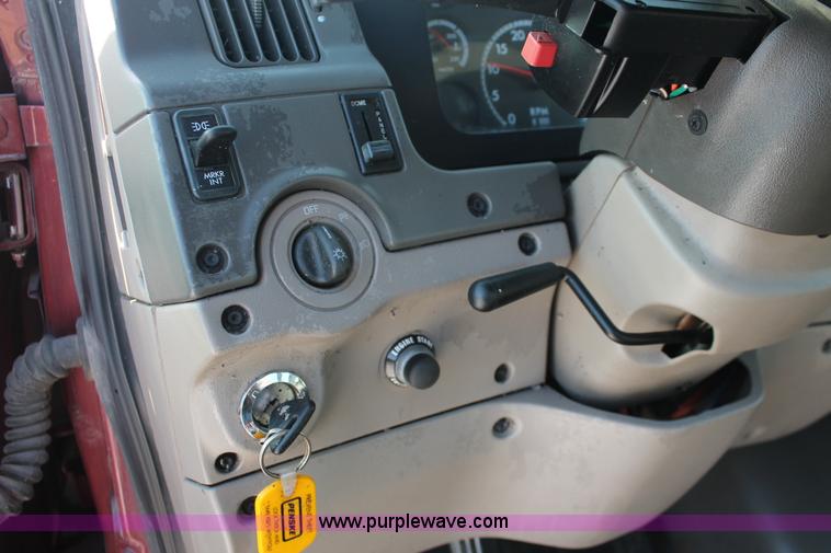 image for item H8373 2005 Sterling AT9500 semi truck