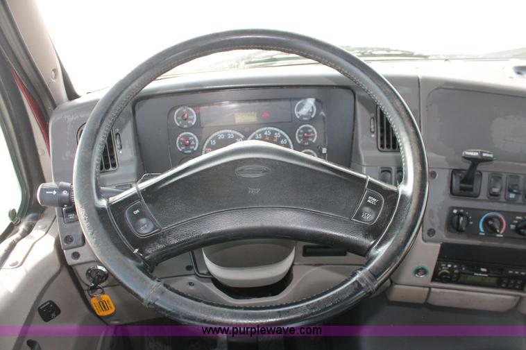 image for item H8373 2005 Sterling AT9500 semi truck