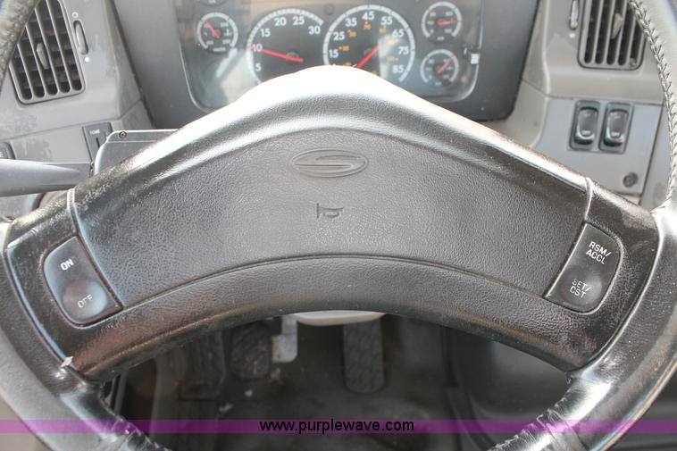 image for item H8373 2005 Sterling AT9500 semi truck