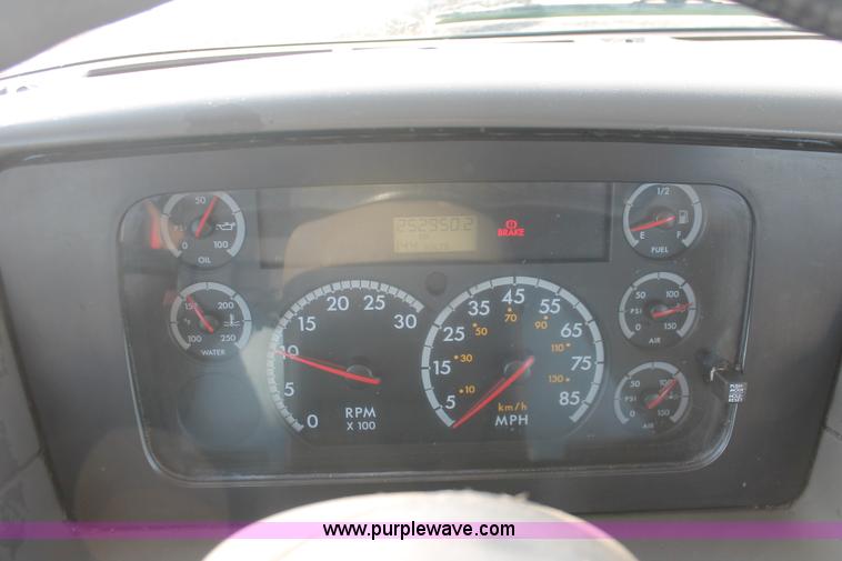 image for item H8373 2005 Sterling AT9500 semi truck