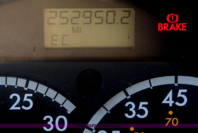 image for item H8373 2005 Sterling AT9500 semi truck