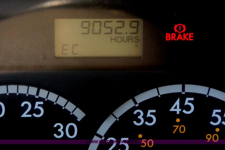 image for item H8373 2005 Sterling AT9500 semi truck