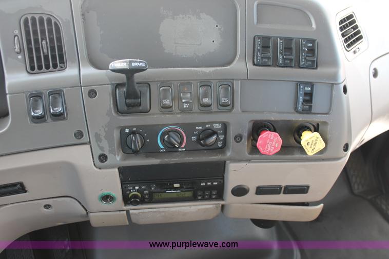 image for item H8373 2005 Sterling AT9500 semi truck