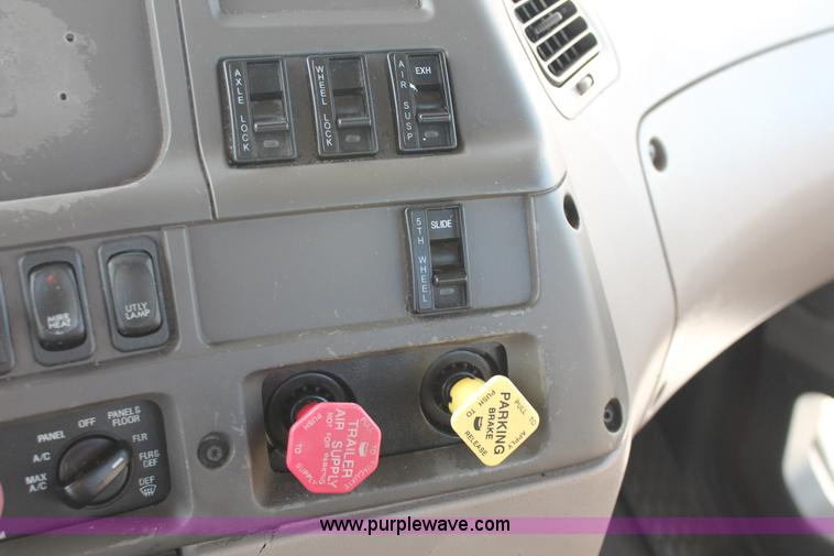 image for item H8373 2005 Sterling AT9500 semi truck