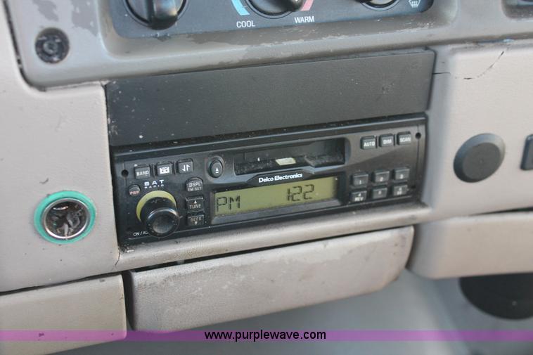 image for item H8373 2005 Sterling AT9500 semi truck