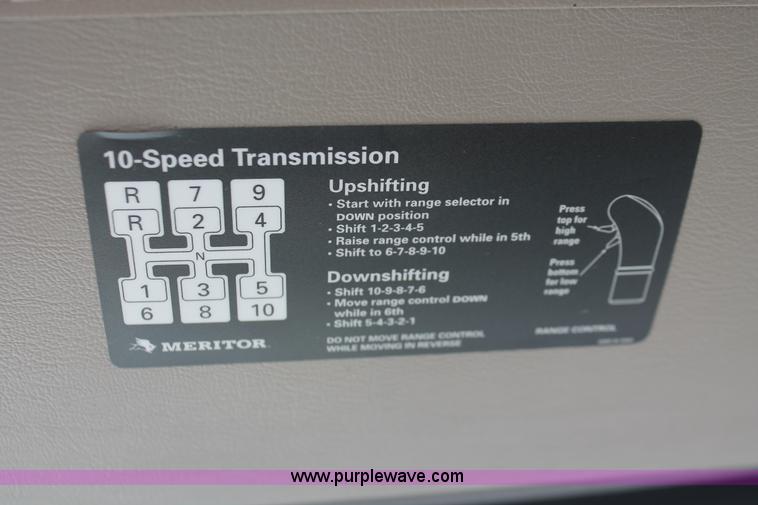 image for item H8373 2005 Sterling AT9500 semi truck