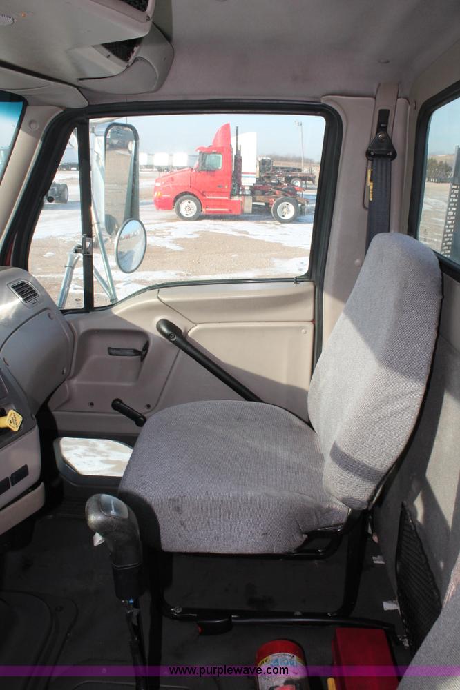 image for item H8373 2005 Sterling AT9500 semi truck