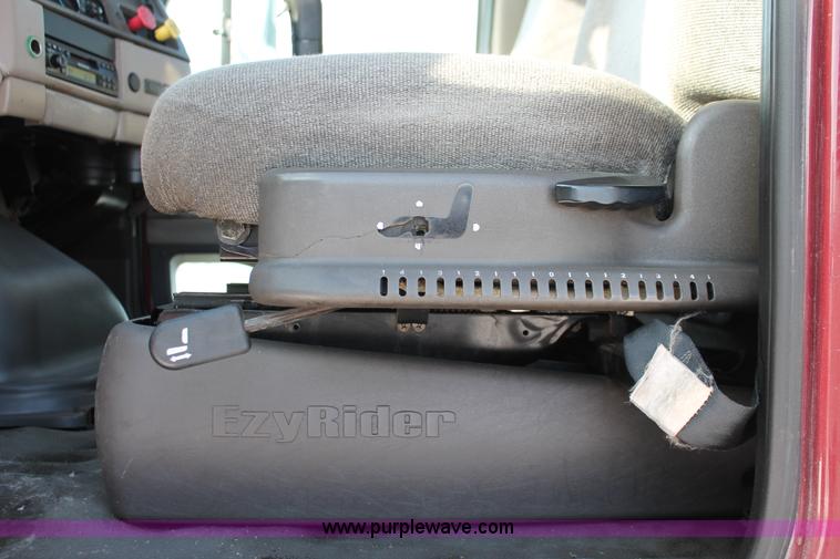 image for item H8373 2005 Sterling AT9500 semi truck