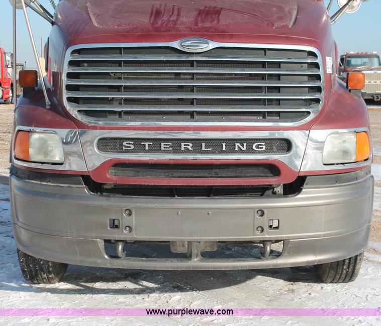 image for item H8373 2005 Sterling AT9500 semi truck