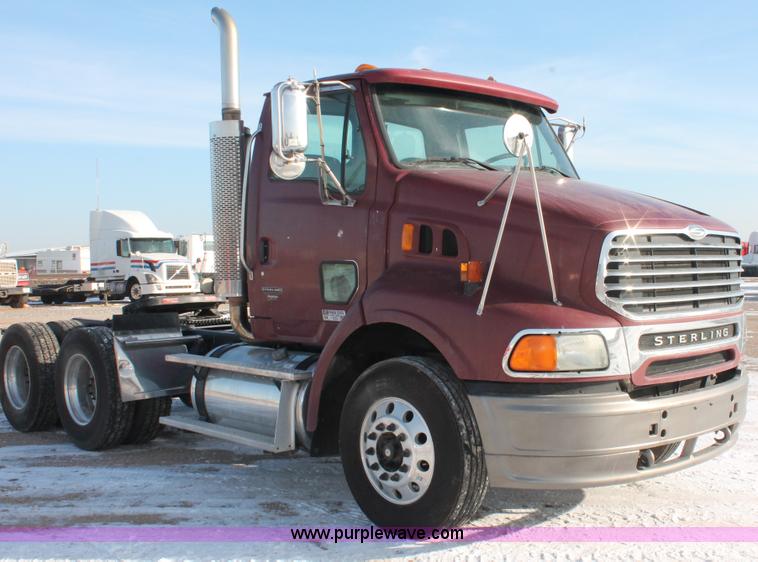 image for item H8373 2005 Sterling AT9500 semi truck