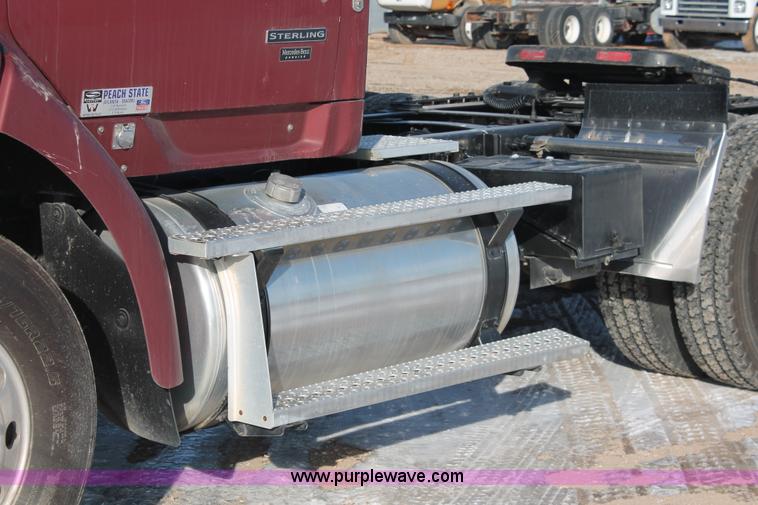 image for item H8373 2005 Sterling AT9500 semi truck