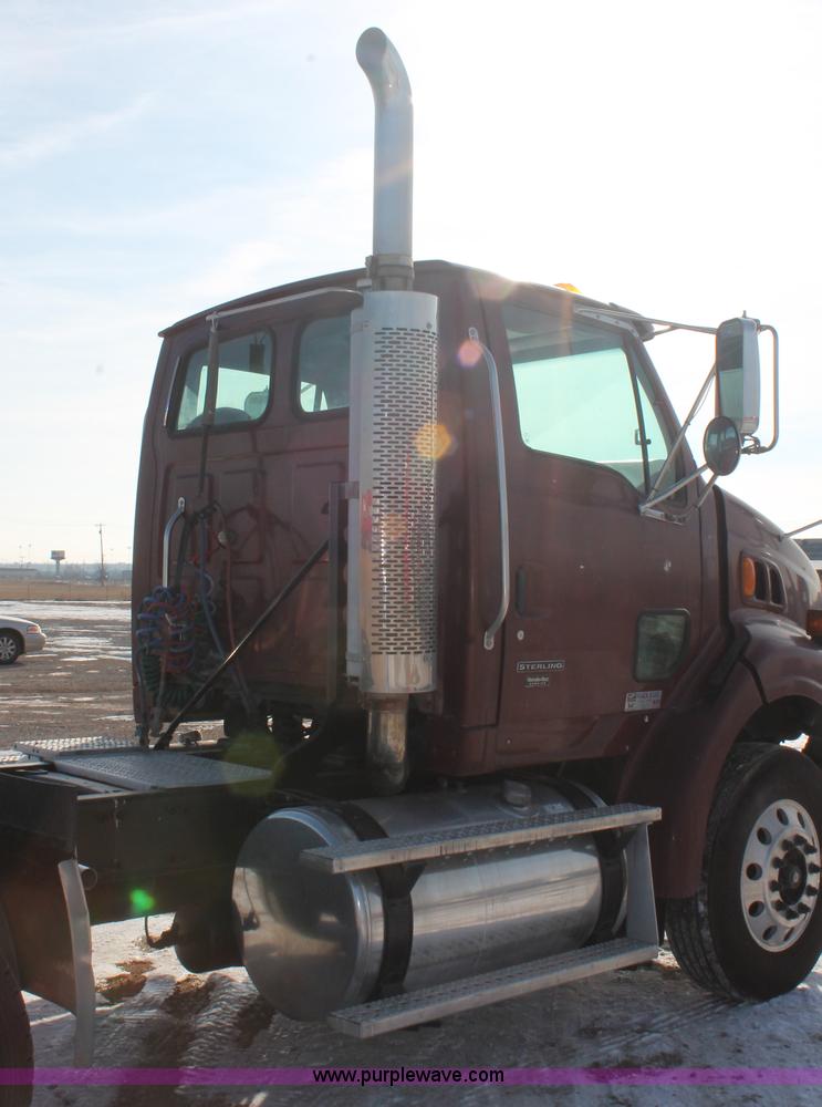 image for item H8373 2005 Sterling AT9500 semi truck
