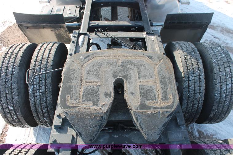 image for item H8373 2005 Sterling AT9500 semi truck