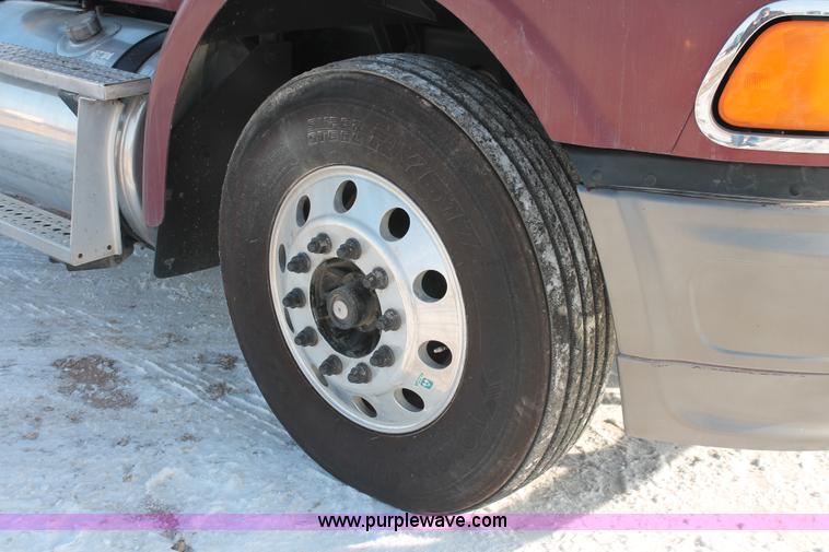 image for item H8373 2005 Sterling AT9500 semi truck