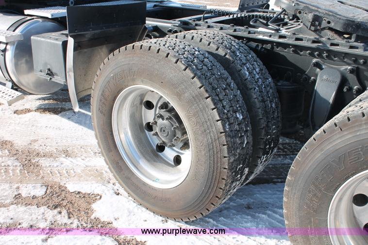 image for item H8373 2005 Sterling AT9500 semi truck