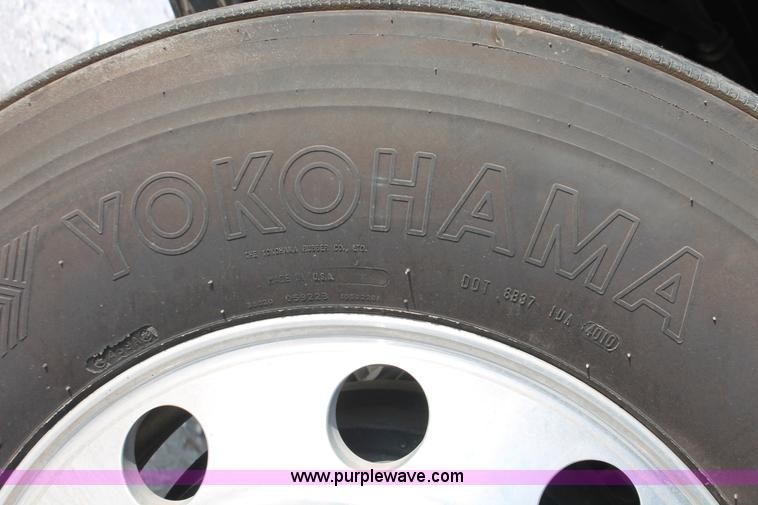 image for item H8373 2005 Sterling AT9500 semi truck