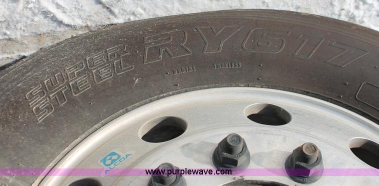 image for item H8373 2005 Sterling AT9500 semi truck