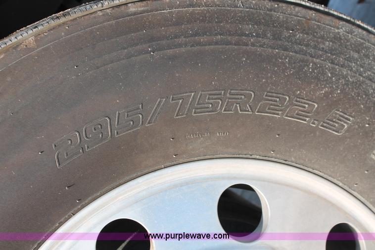 image for item H8373 2005 Sterling AT9500 semi truck