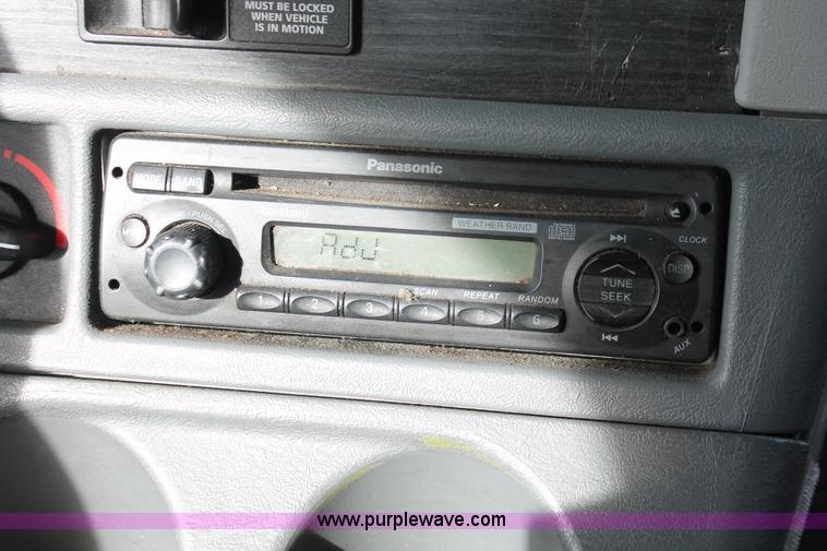 image for item H8374 2004 Freightliner Columbia semi truck