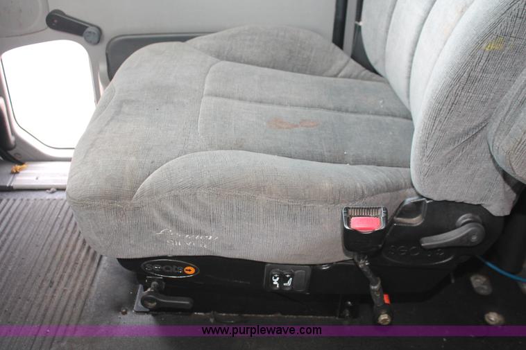 image for item H8374 2004 Freightliner Columbia semi truck