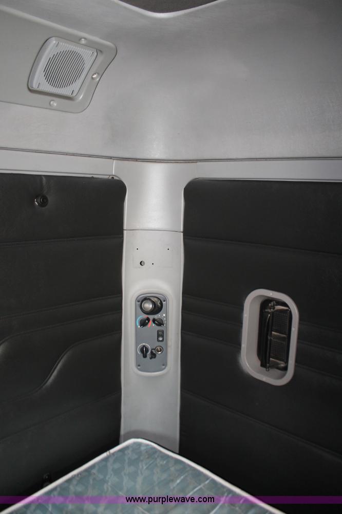 image for item H8374 2004 Freightliner Columbia semi truck