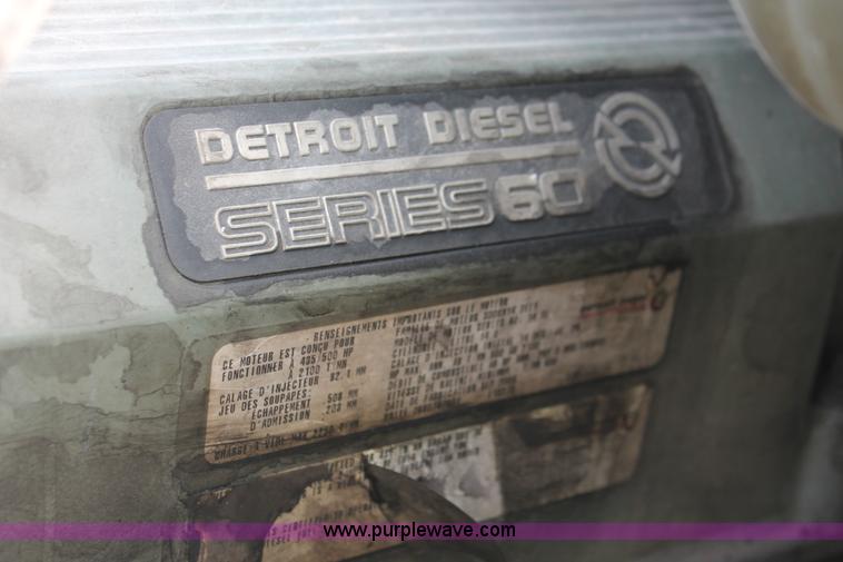 image for item H8374 2004 Freightliner Columbia semi truck