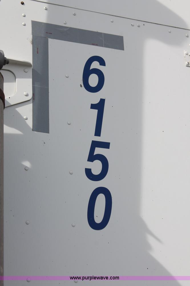 image for item H8374 2004 Freightliner Columbia semi truck