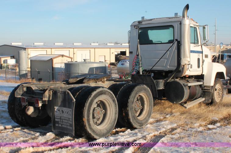 image for item H8375 1992 Mack CH613 semi truck