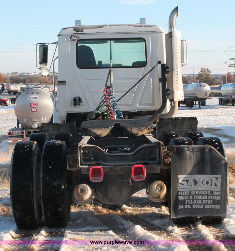 image for item H8375 1992 Mack CH613 semi truck