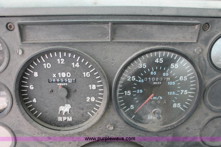 image for item H8375 1992 Mack CH613 semi truck