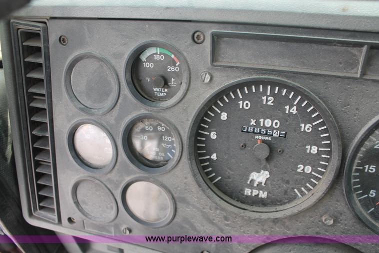 image for item H8375 1992 Mack CH613 semi truck