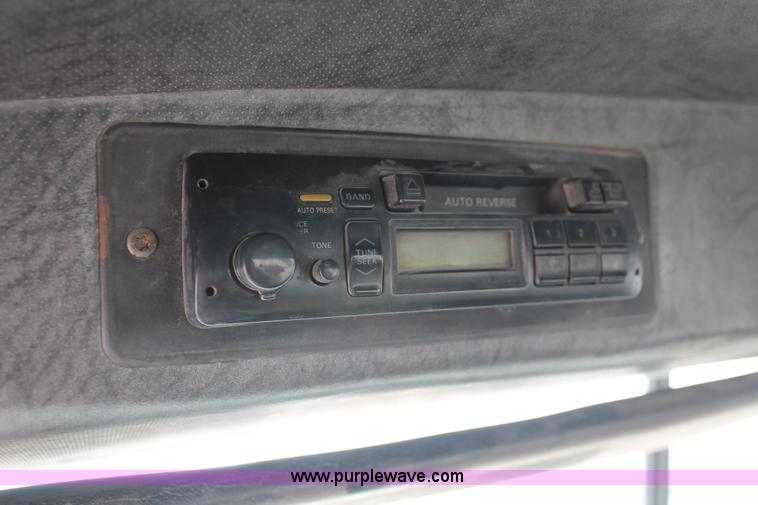 image for item H8375 1992 Mack CH613 semi truck