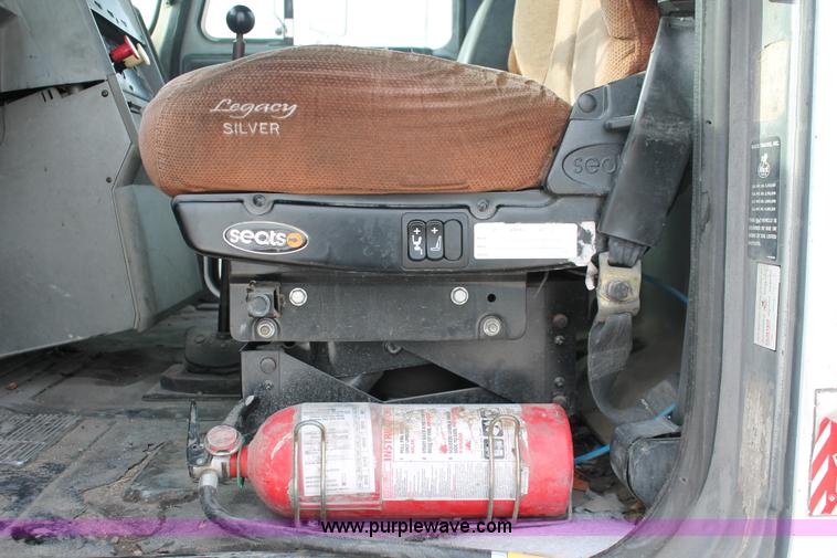 image for item H8375 1992 Mack CH613 semi truck