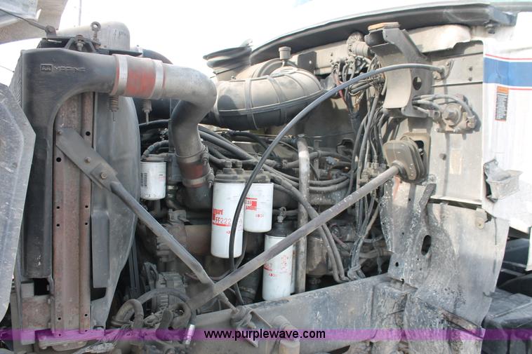 image for item H8375 1992 Mack CH613 semi truck